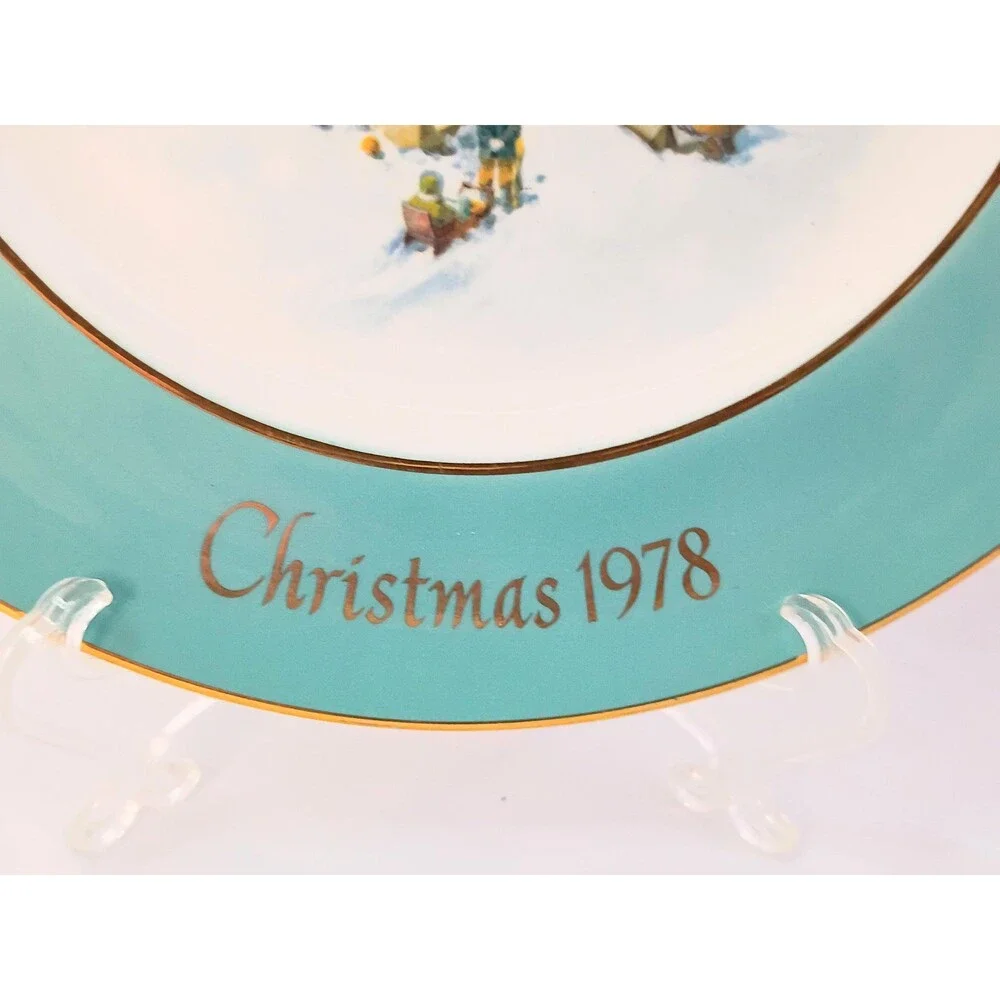 Trimming The Tree 1978 Avon Christmas Plate